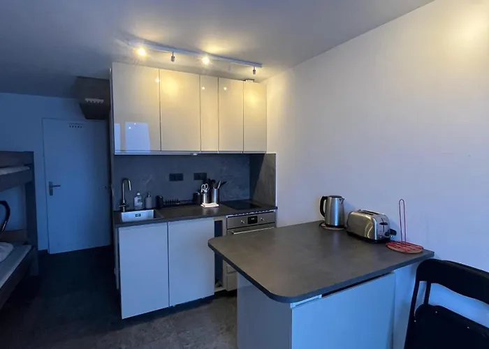 4-guest In Heart Of *